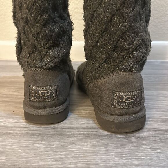 UGG BOOTS SIZE 7 - Picture 6 of 8
